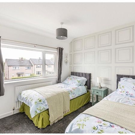 Entire Charming 5-Bed House In Darwen Blackburn Bb1 Free Parking Roadside Rishton المظهر الخارجي الصورة