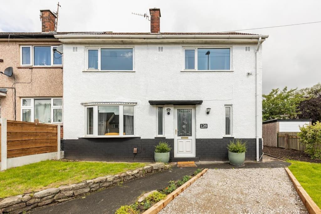 Entire Charming 5-Bed House In Darwen Blackburn Bb1 Free Parking Roadside Rishton المظهر الخارجي الصورة