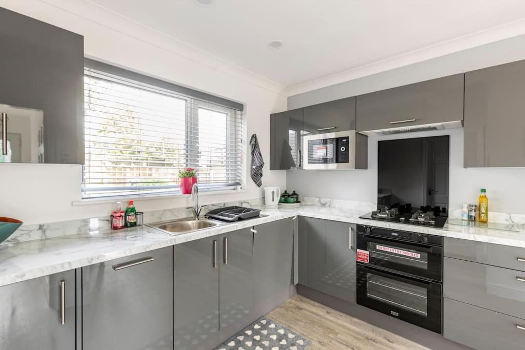 Entire Charming 5-Bed House In Darwen Blackburn Bb1 Free Parking Roadside Rishton المظهر الخارجي الصورة