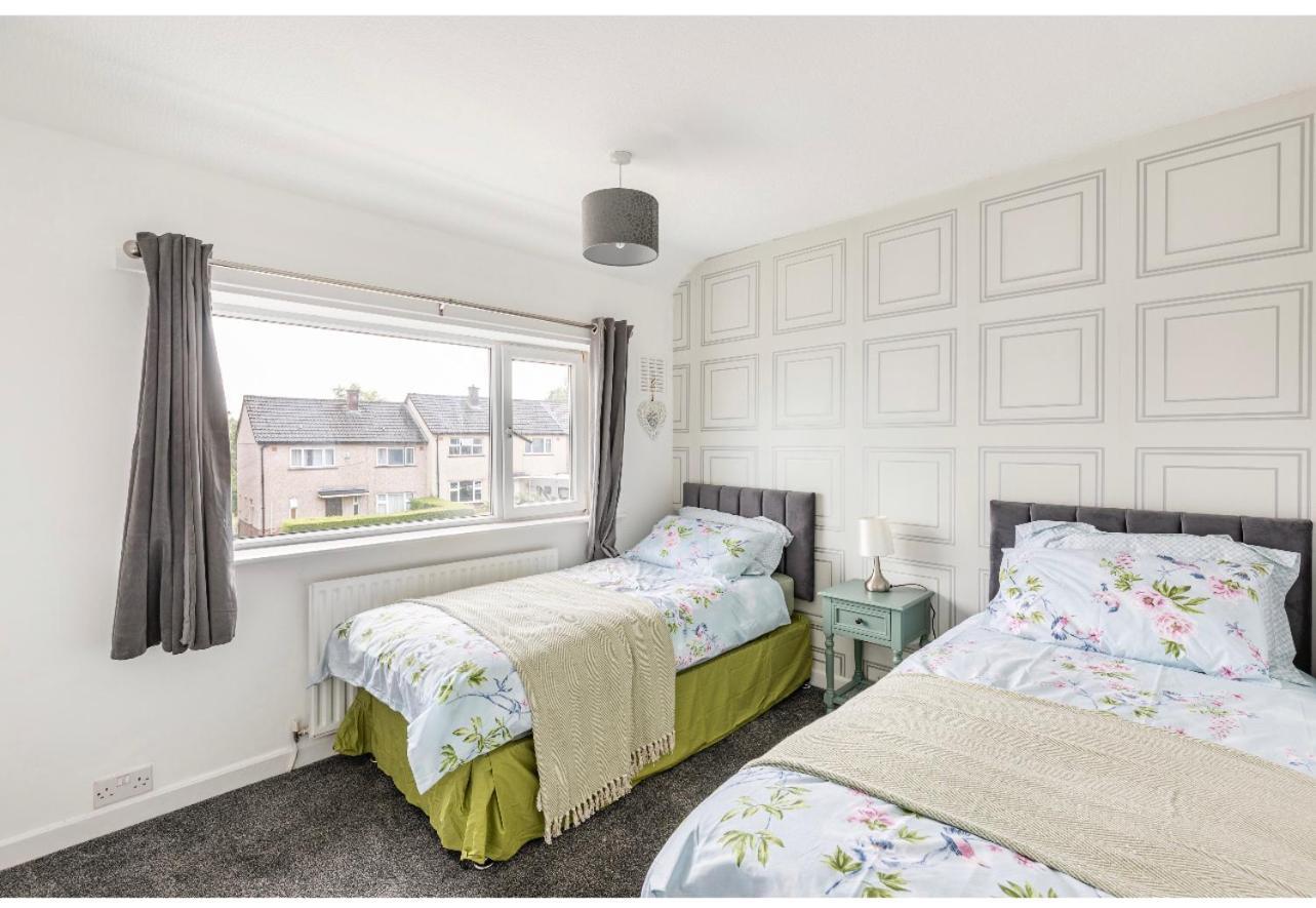 Entire Charming 5-Bed House In Darwen Blackburn Bb1 Free Parking Roadside Rishton المظهر الخارجي الصورة
