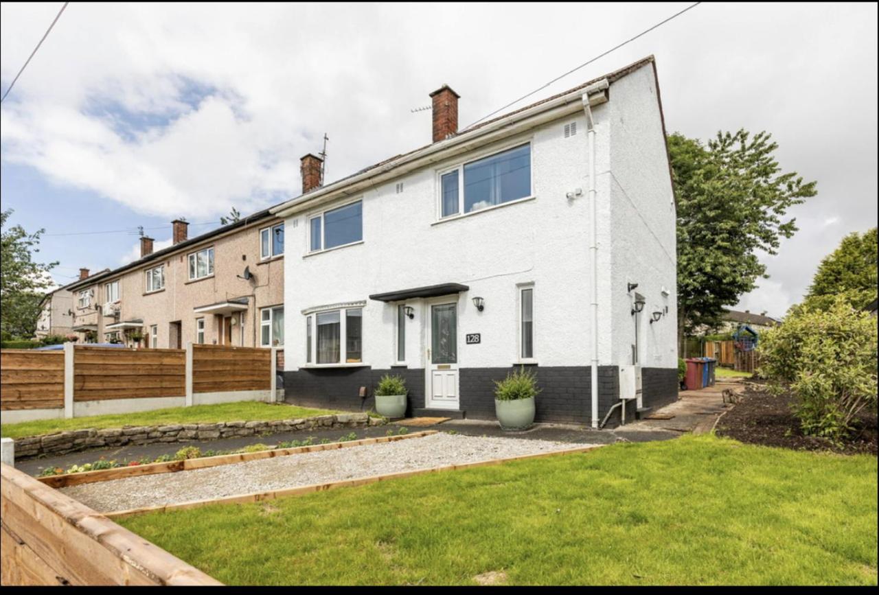 Entire Charming 5-Bed House In Darwen Blackburn Bb1 Free Parking Roadside Rishton المظهر الخارجي الصورة