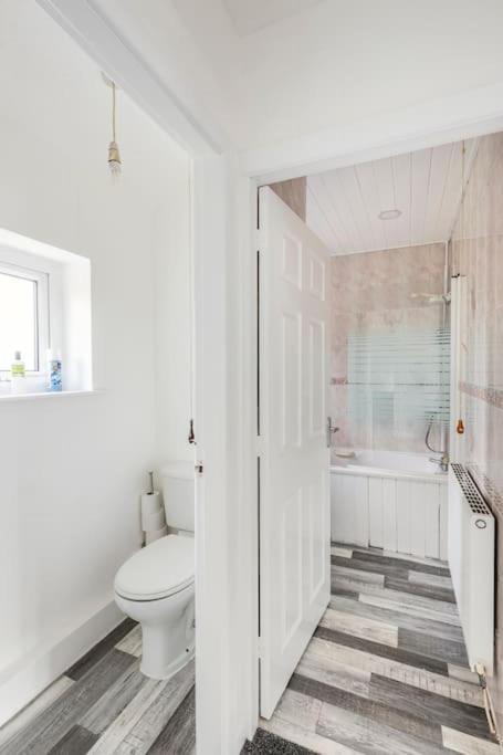 Entire Charming 5-Bed House In Darwen Blackburn Bb1 Free Parking Roadside Rishton المظهر الخارجي الصورة